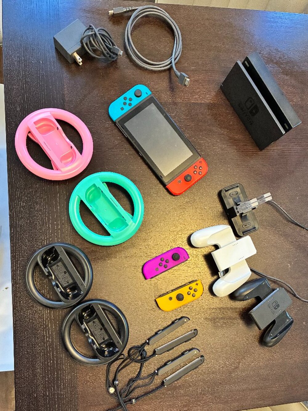 Nintendo Switch 1 Bundle - Picture 1 of 11